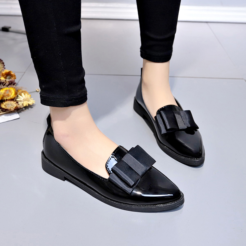 ブラック/ワインレッドのパテントレザーのポインテッドトゥフラ - Women Shoes With Heels のレビューと価格
