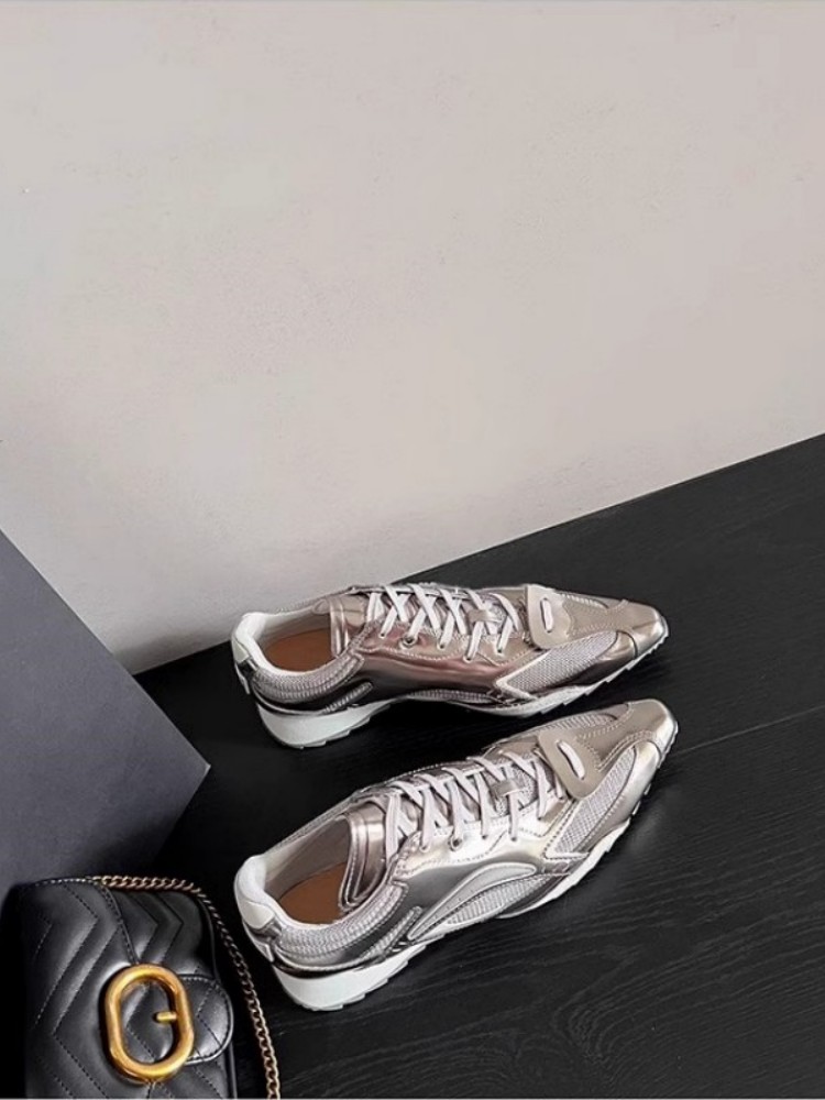 ファッショナブルなポインテッドトゥスポーツシューズ レディー - Women Shoes Hong Kong のレビューと価格