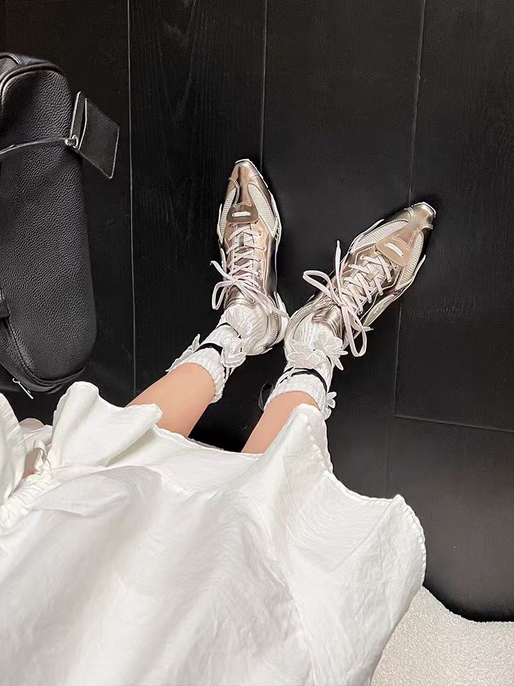 ファッショナブルなポインテッドトゥスポーツシューズ レディー - Women Shoes Hong Kong のレビューと価格