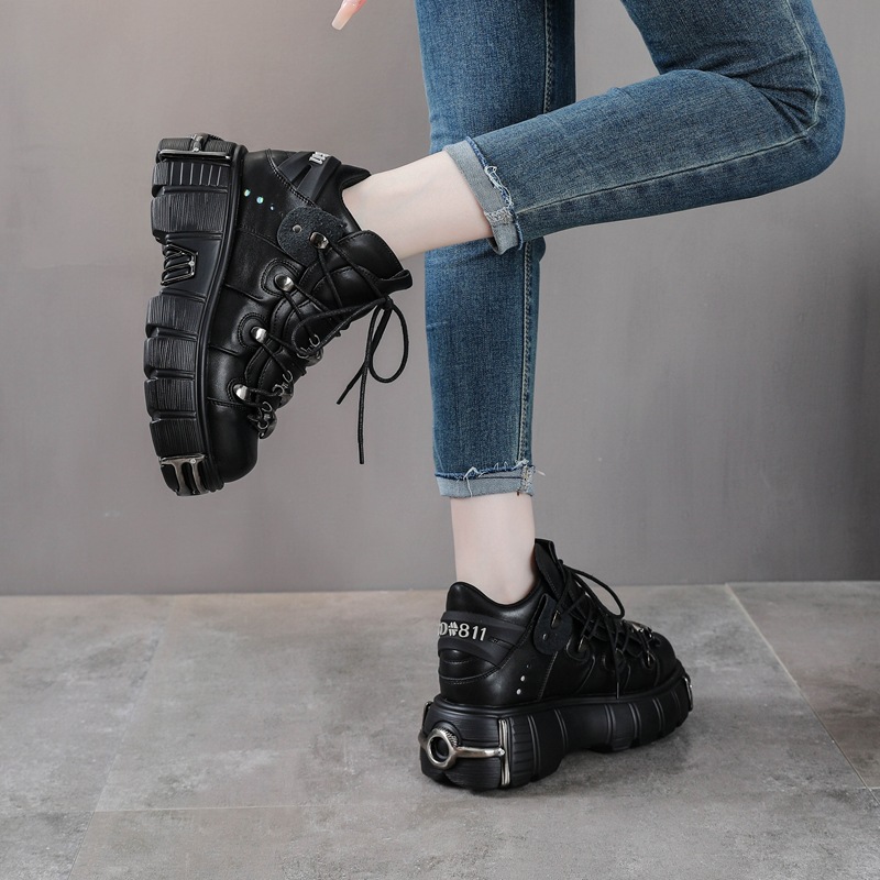 エッジーなファッションの必需品！ ヘビーメタル厚底ハイトップ - Women Shoes Must Have のレビューと価格