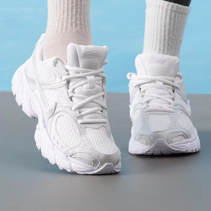 ナイキ W NIKE V5 RNR HQ7901-101 通 - Women Shoes Hong Kong のレビューと価格