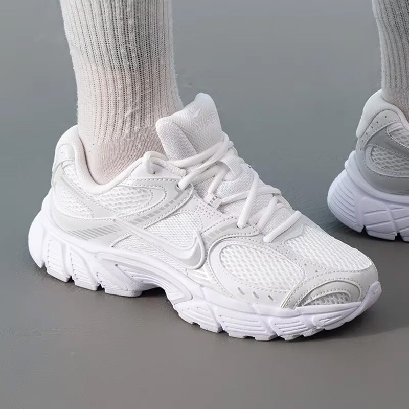 ナイキ W NIKE V5 RNR HQ7901-101 通 - Women Shoes Hong Kong のレビューと価格