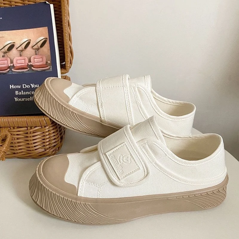 夏の必需品、通気性のあるメッシュ素材の白いスニーカー、ベルク - Women Shoes Must Have のレビューと価格
