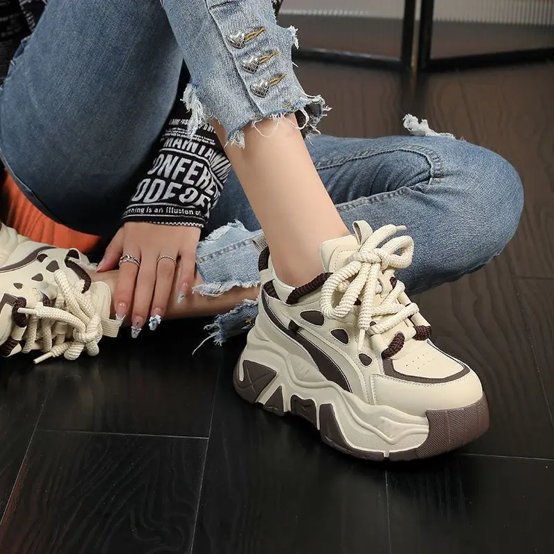 2025年冬のマストアイテム、厚底8cmチャンキースニーカー - Women Shoes Must Have のレビューと価格
